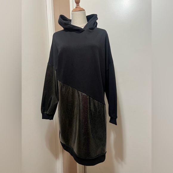 ASOS Dresses & Skirts - ASOS Women Size 6 Black Long Sleeve Hooded Dress/ Hoodie Metallic New